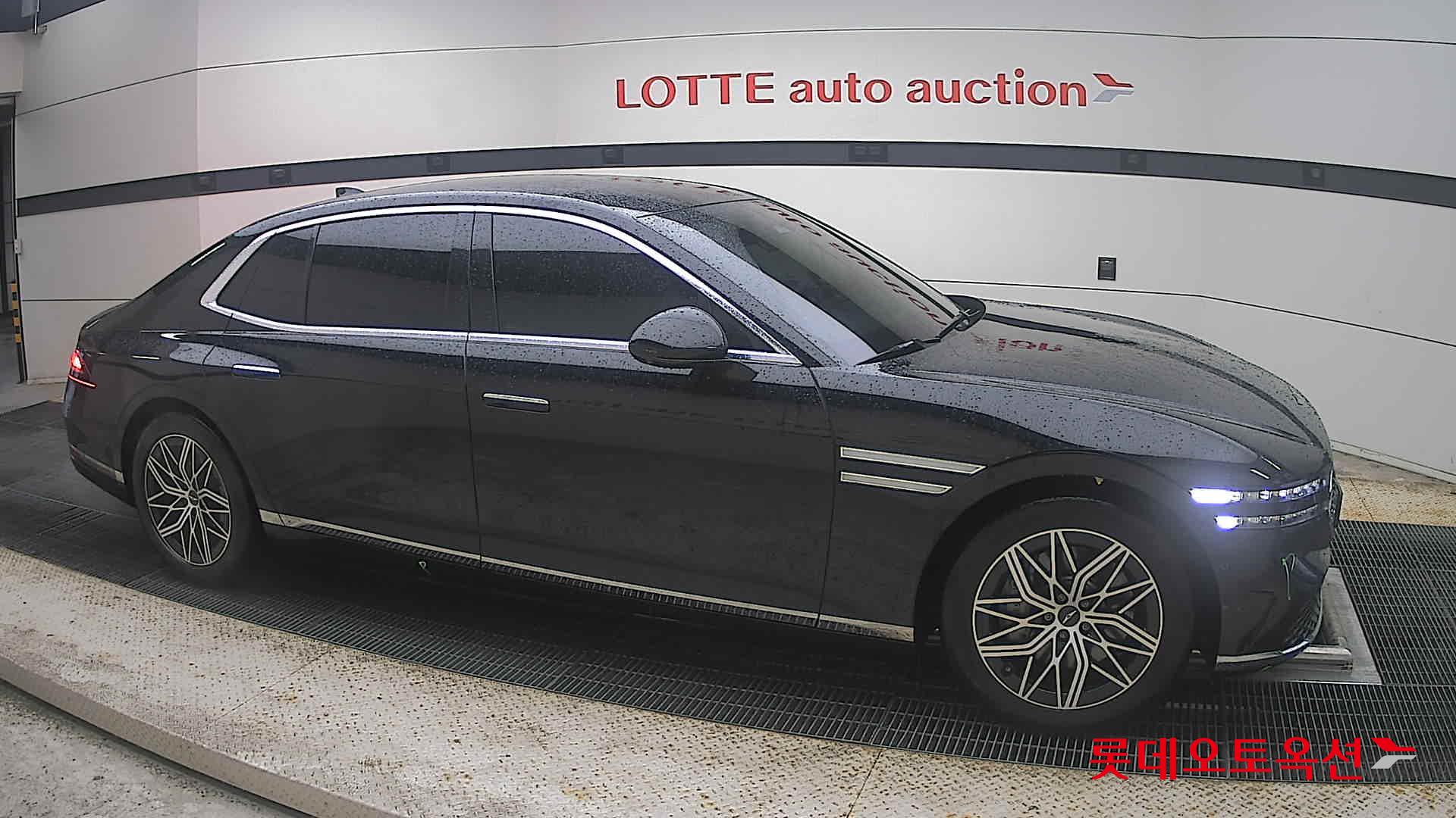 2022 - genesis g90