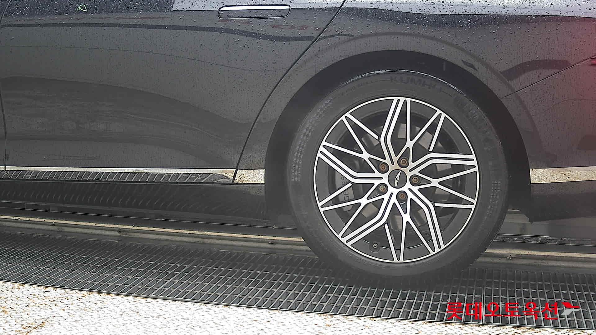 2022 - genesis g90