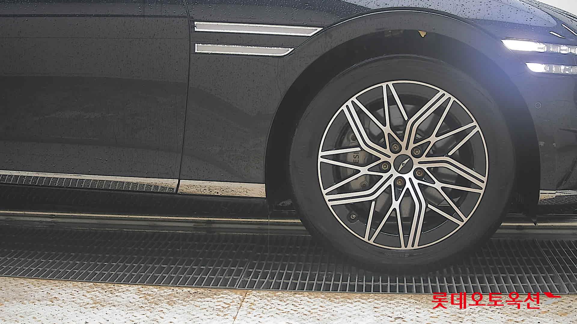 2022 - genesis g90