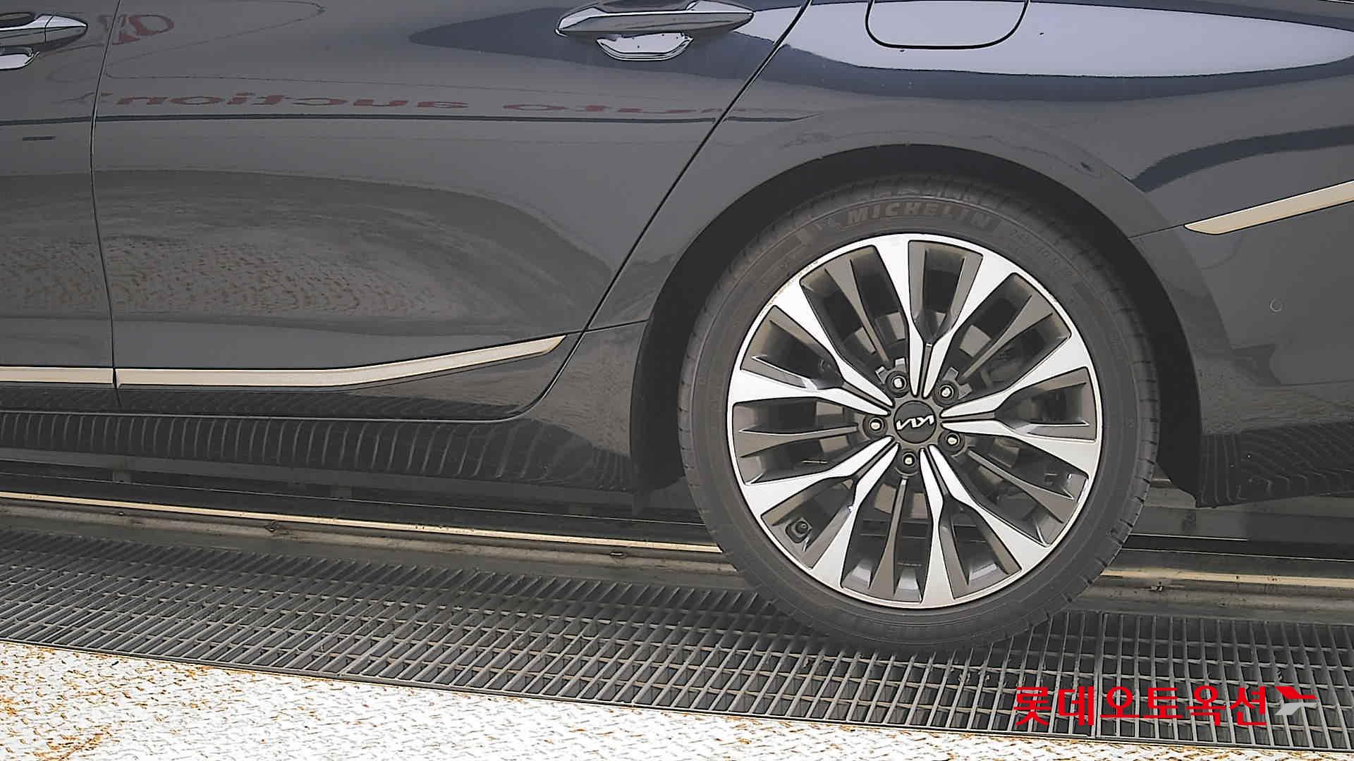 2023 - kia k8
