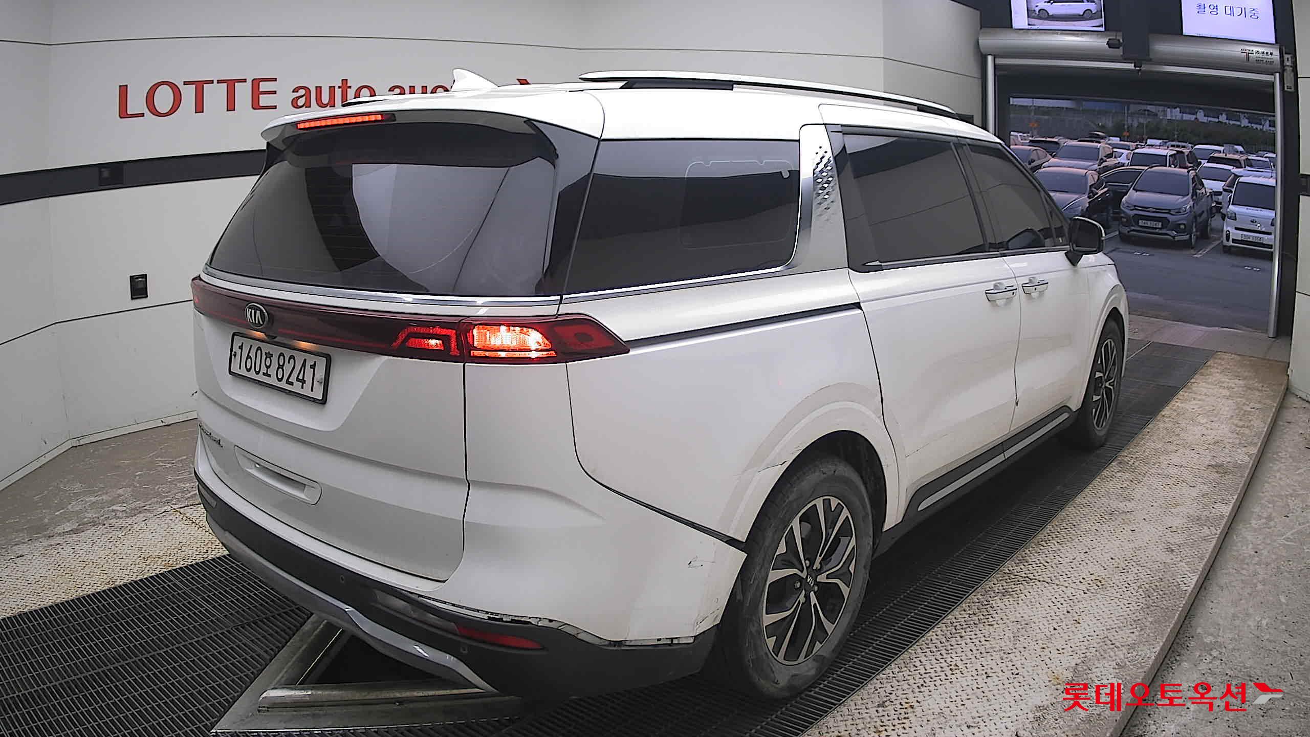 2021 - kia carnival