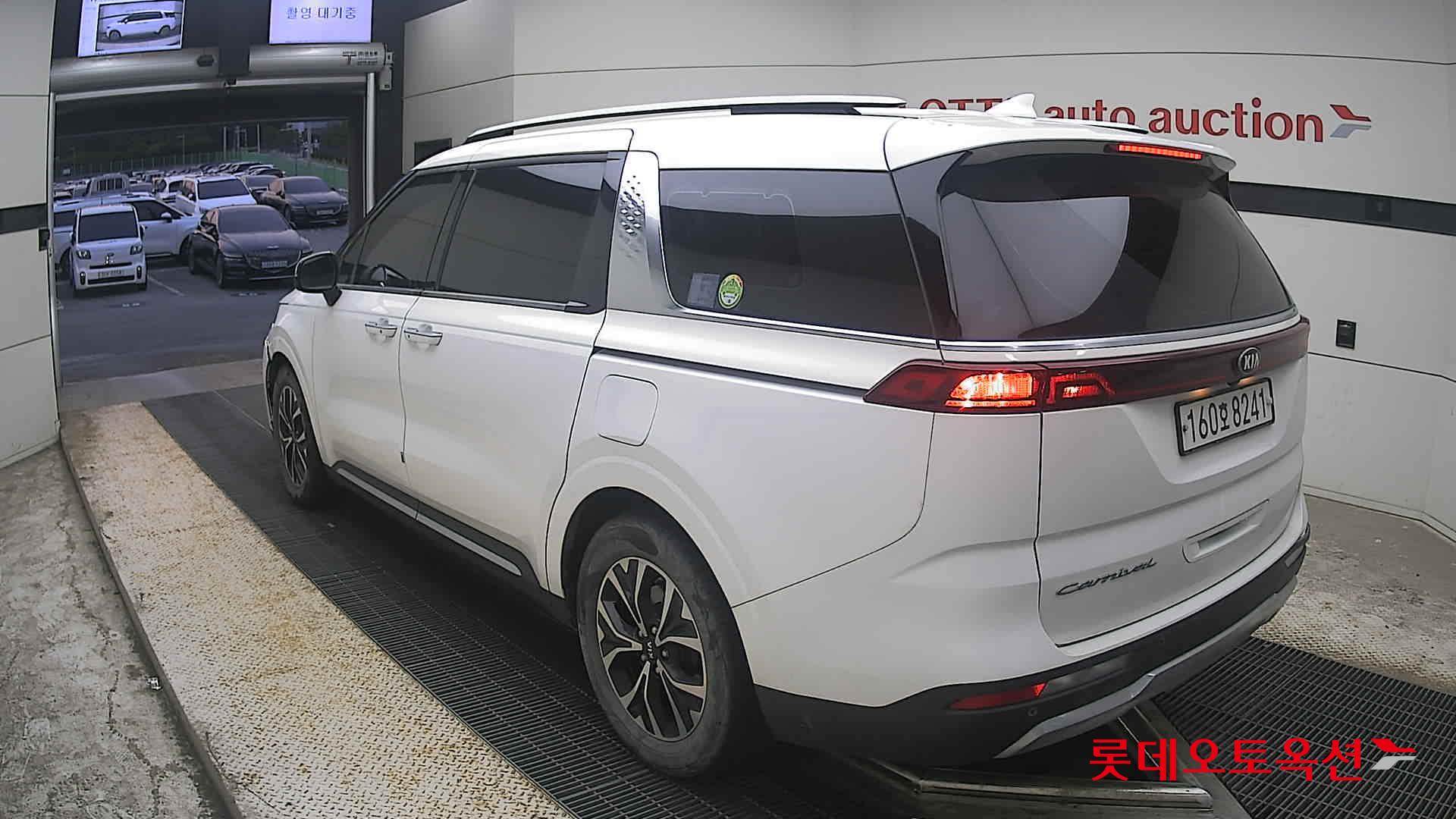 2021 - kia carnival