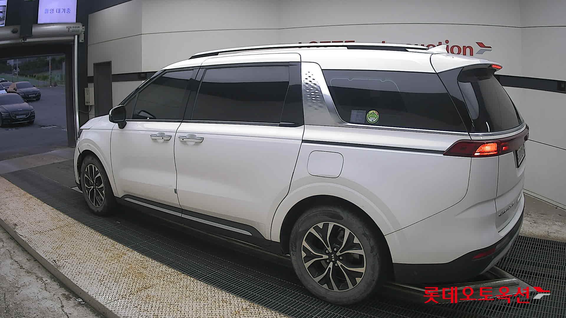 2021 - kia carnival
