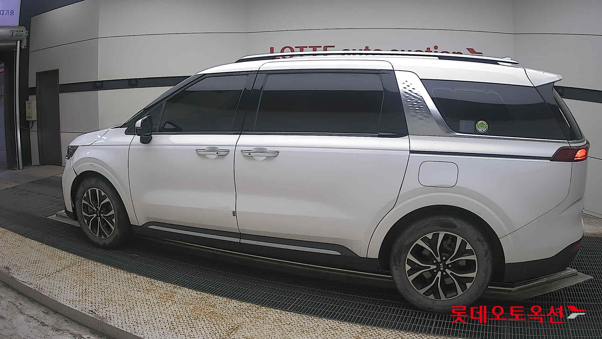 2021 - kia carnival