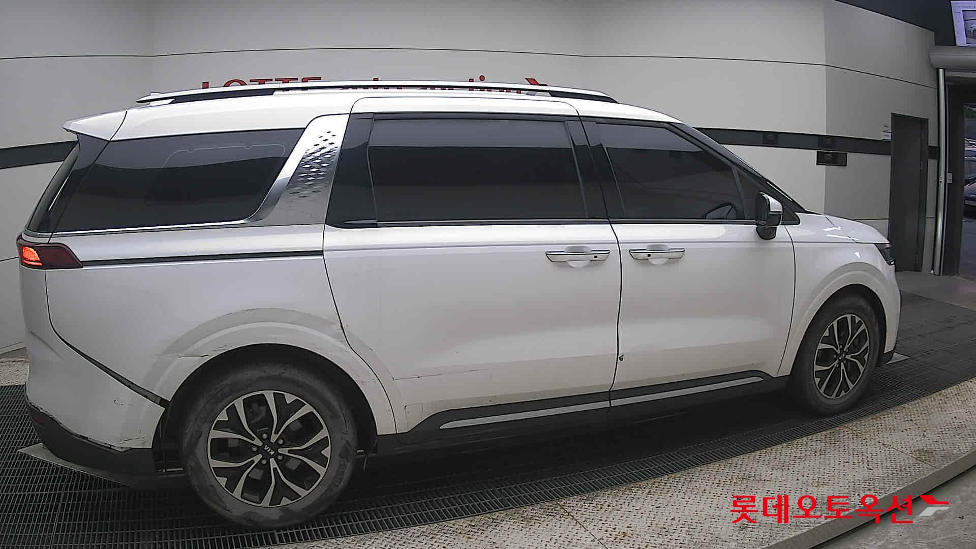 2021 - kia carnival