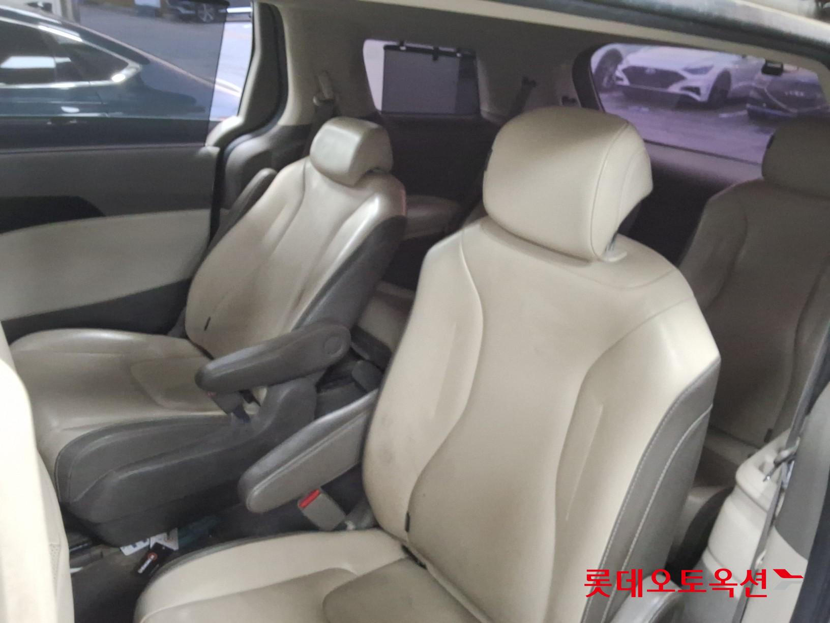 2021 - kia carnival