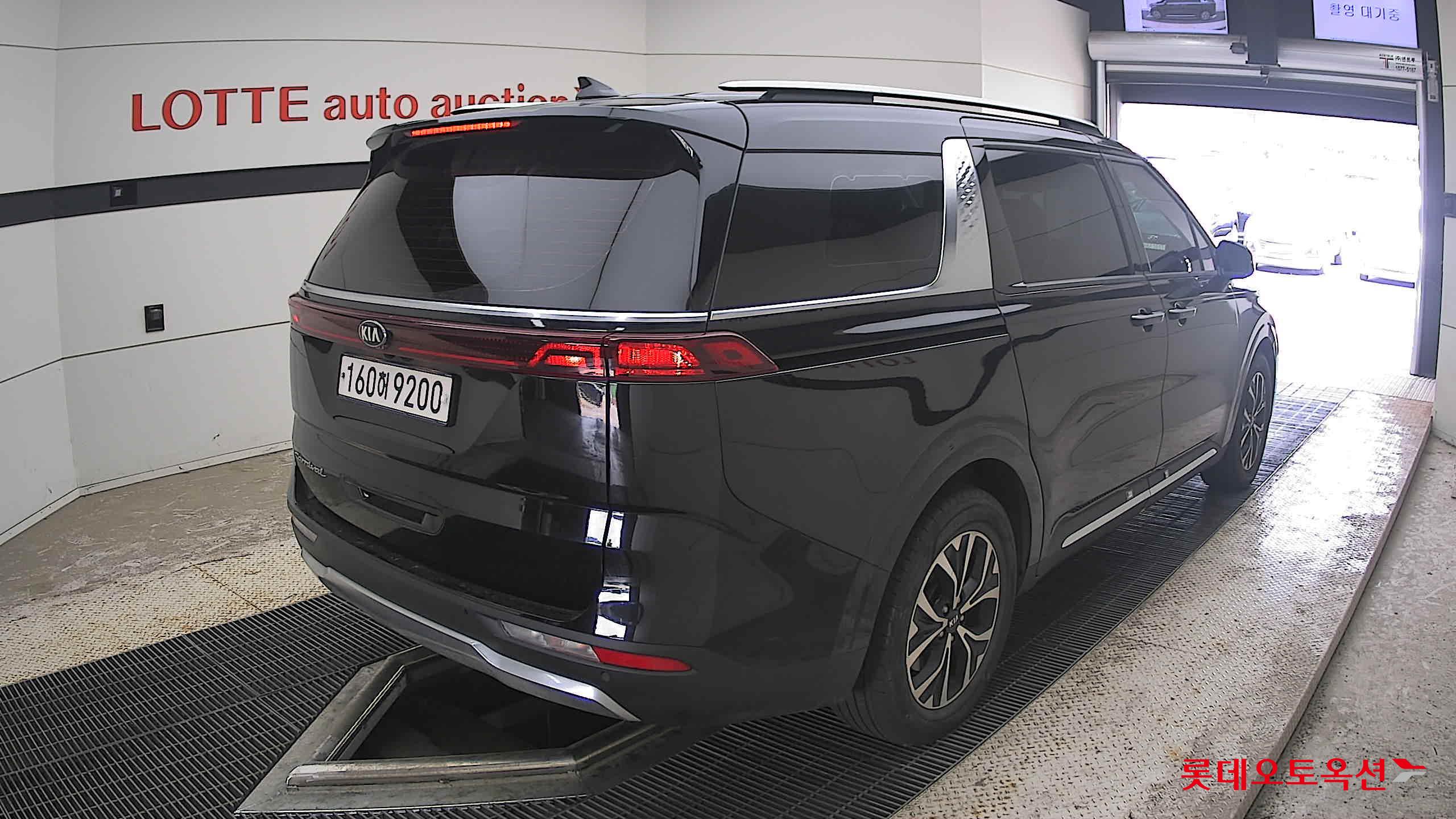 2021 - kia carnival