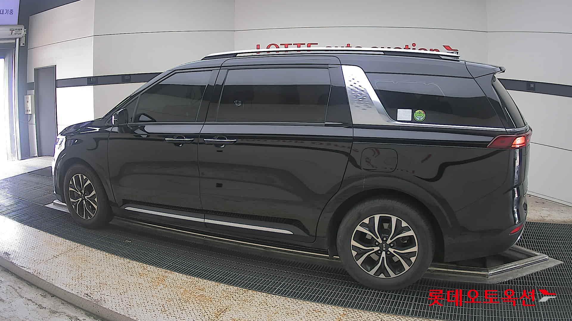 2021 - kia carnival