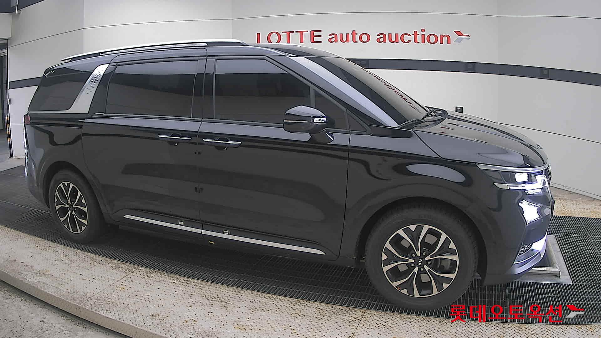 2021 - kia carnival