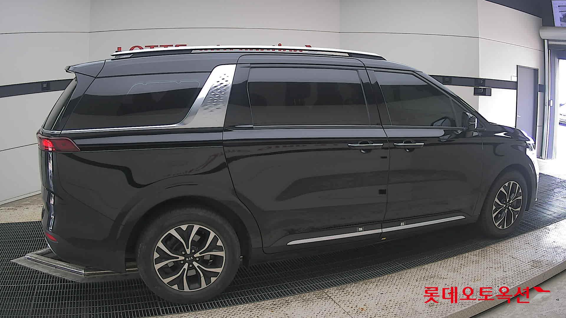 2021 - kia carnival