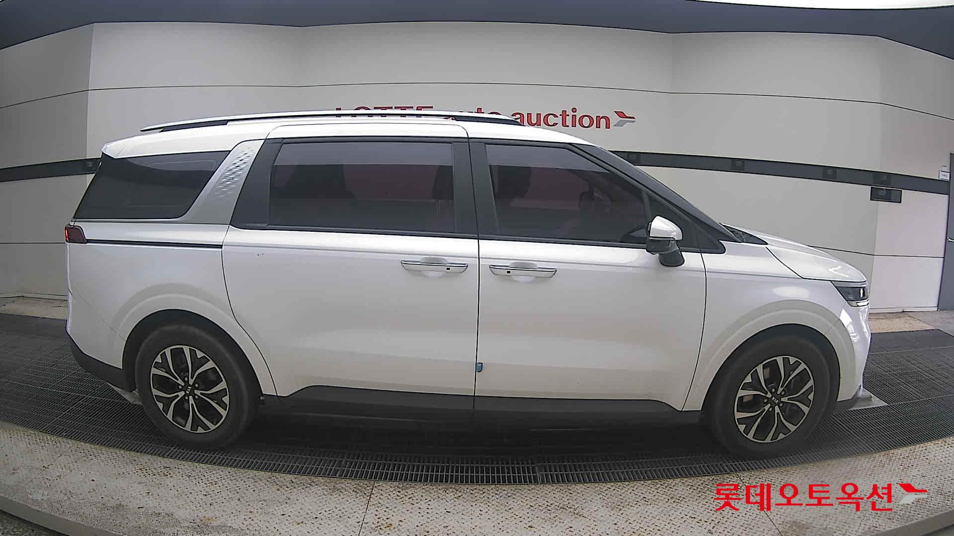 2021 - kia carnival