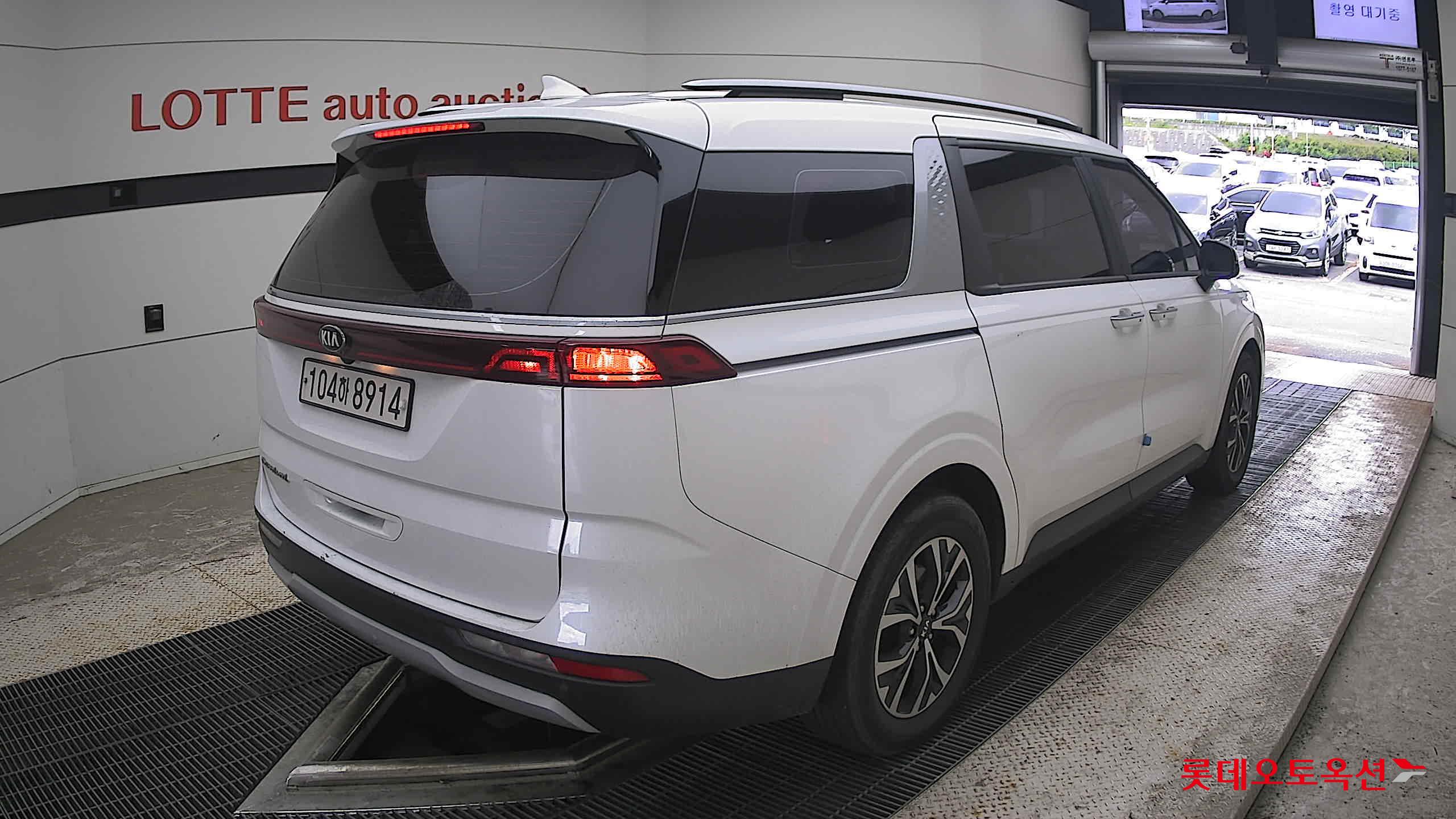 2021 - kia carnival