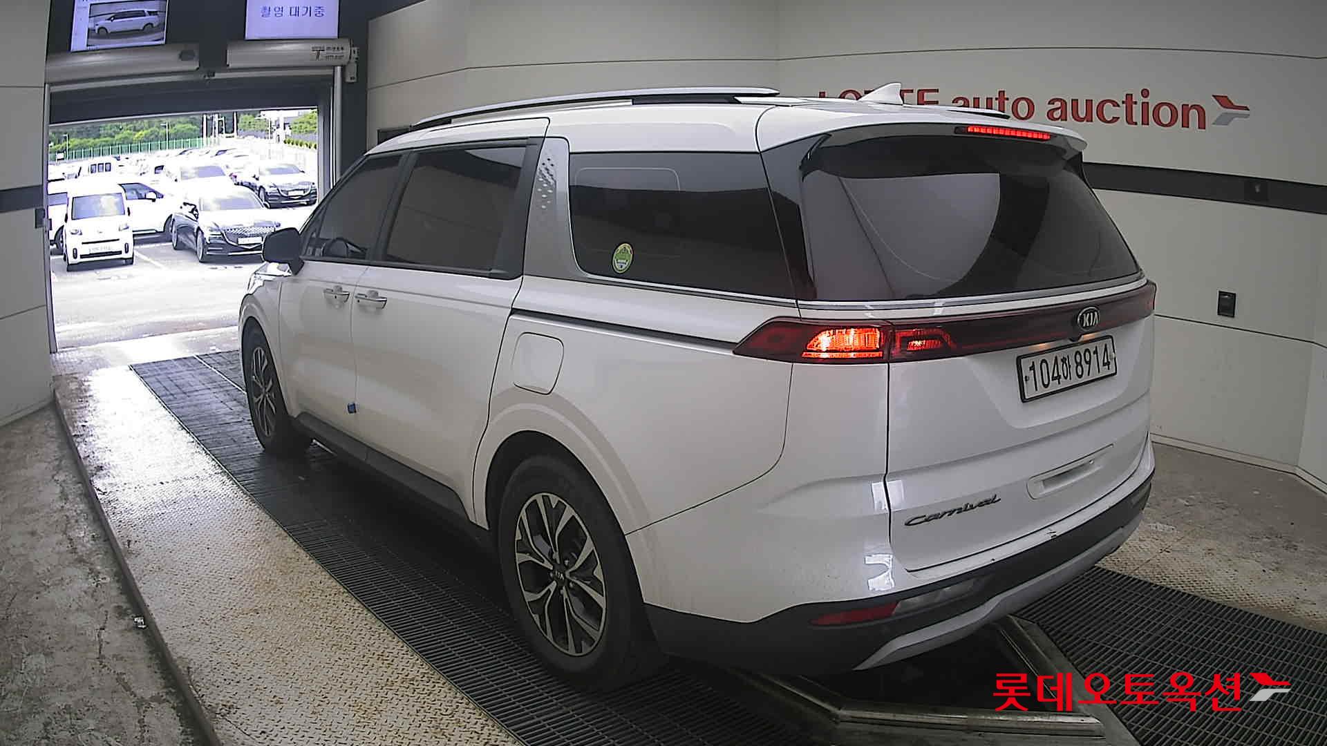 2021 - kia carnival
