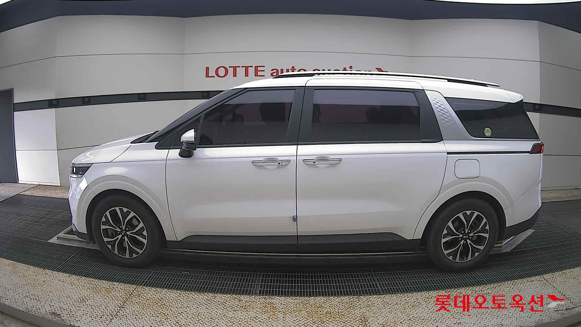 2021 - kia carnival
