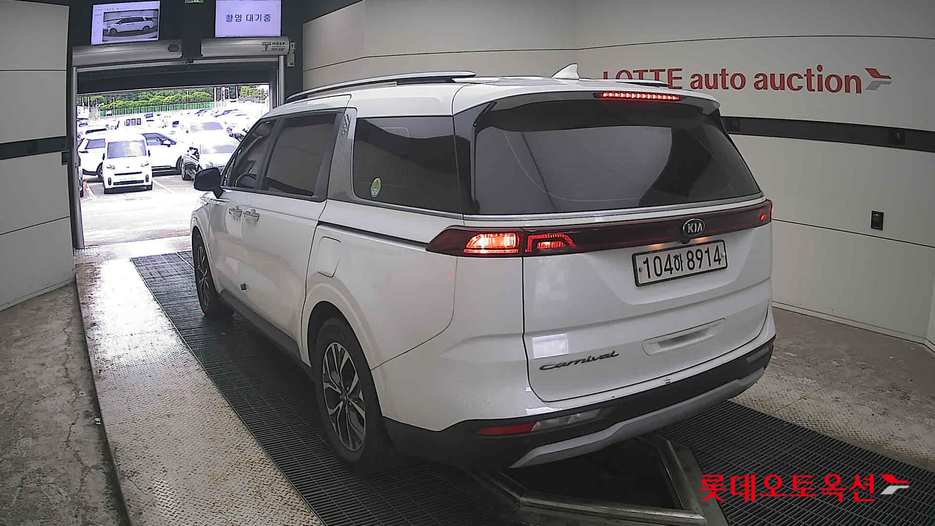 2021 - kia carnival
