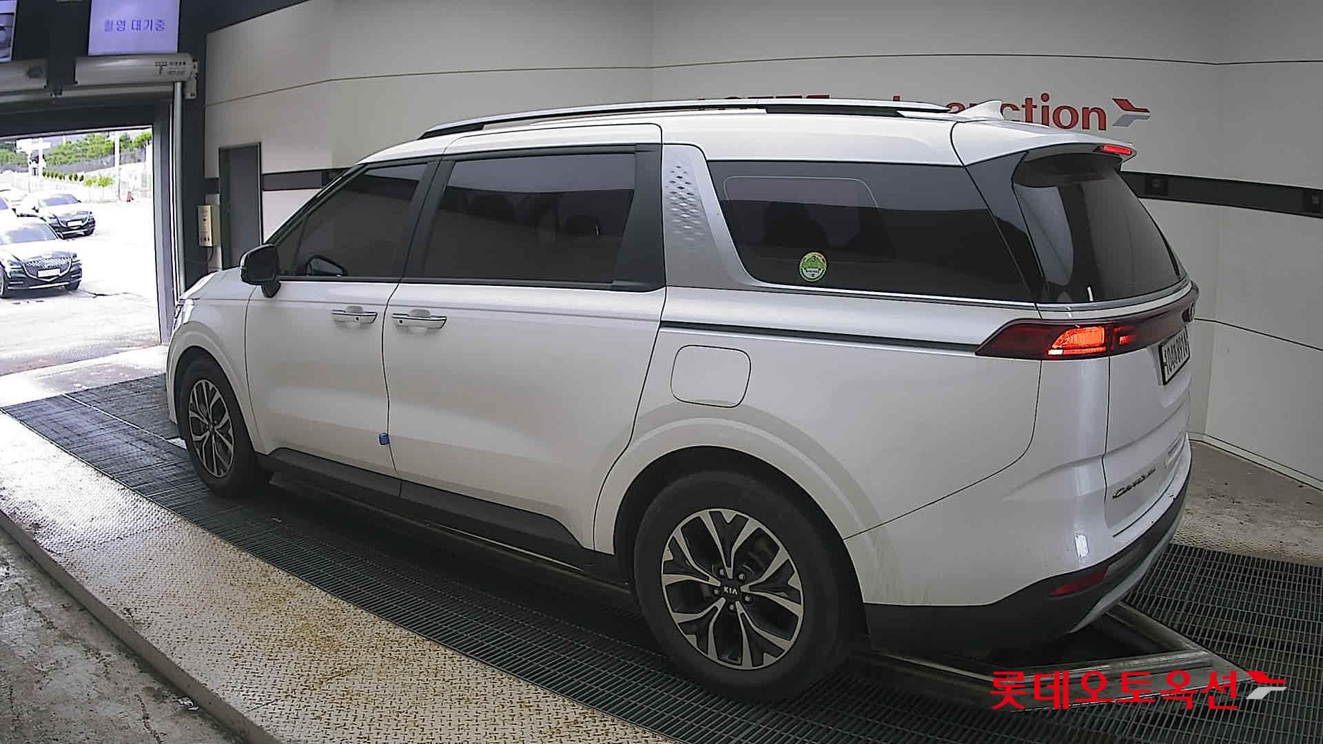 2021 - kia carnival