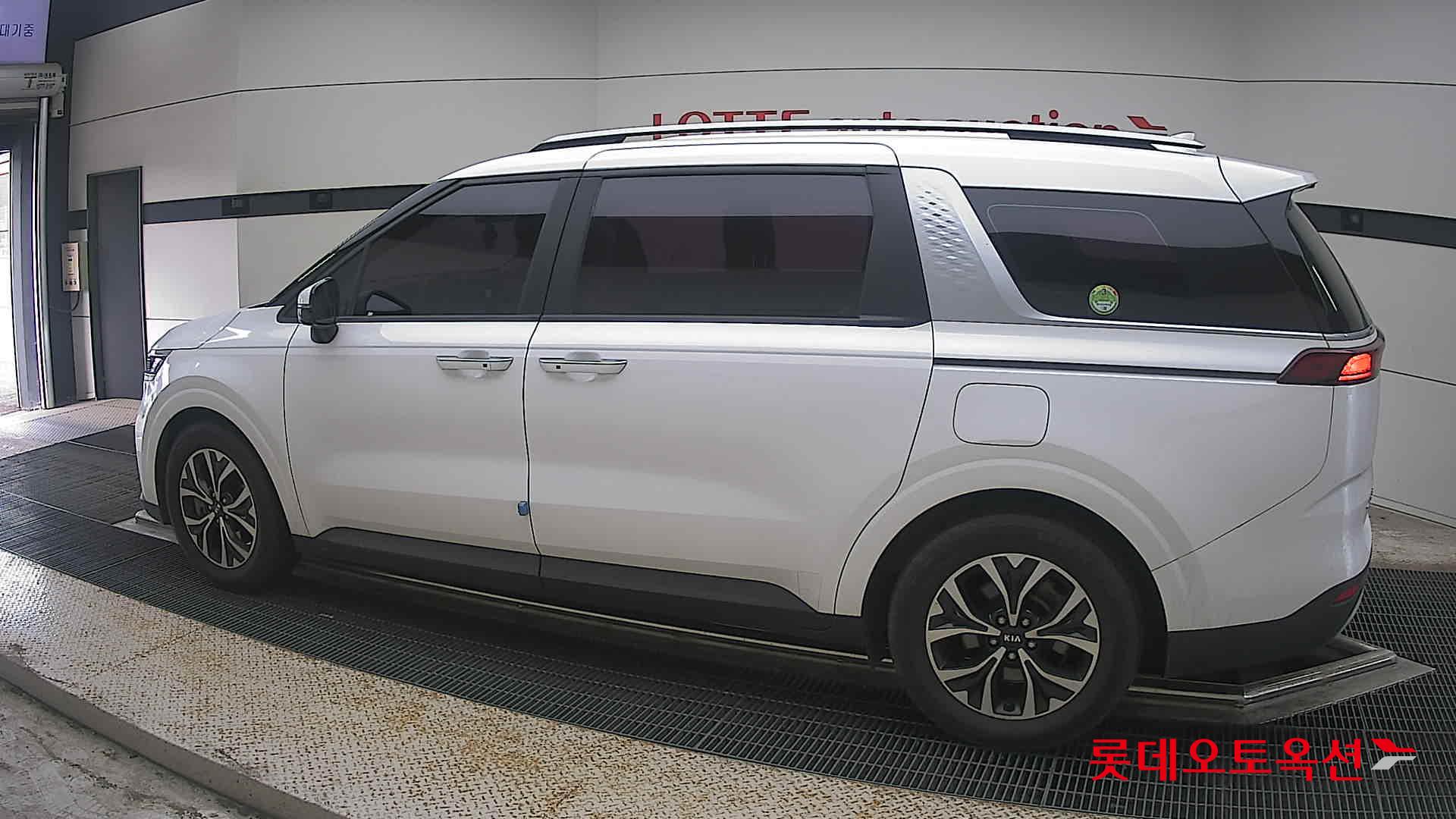 2021 - kia carnival