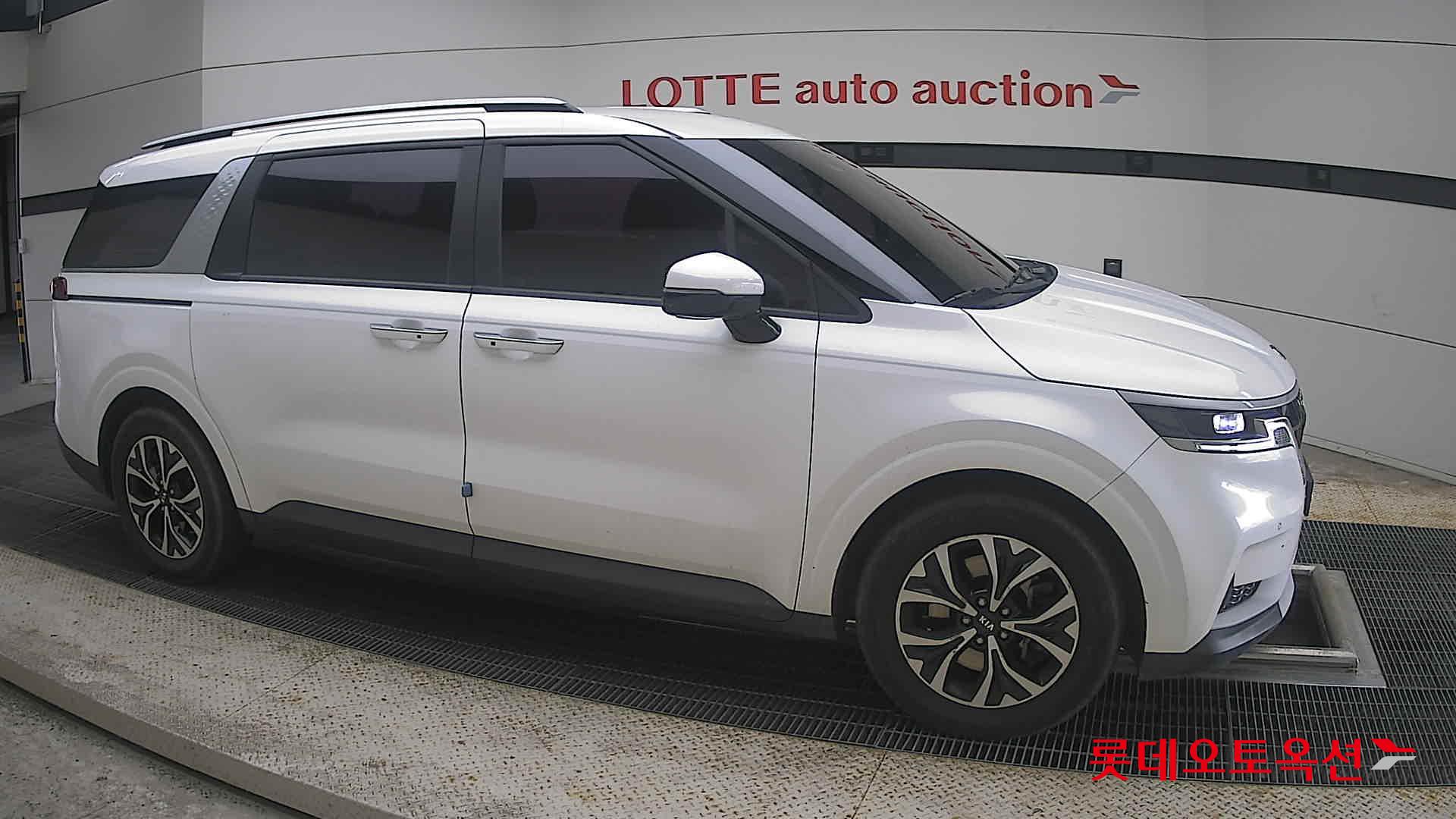 2021 - kia carnival
