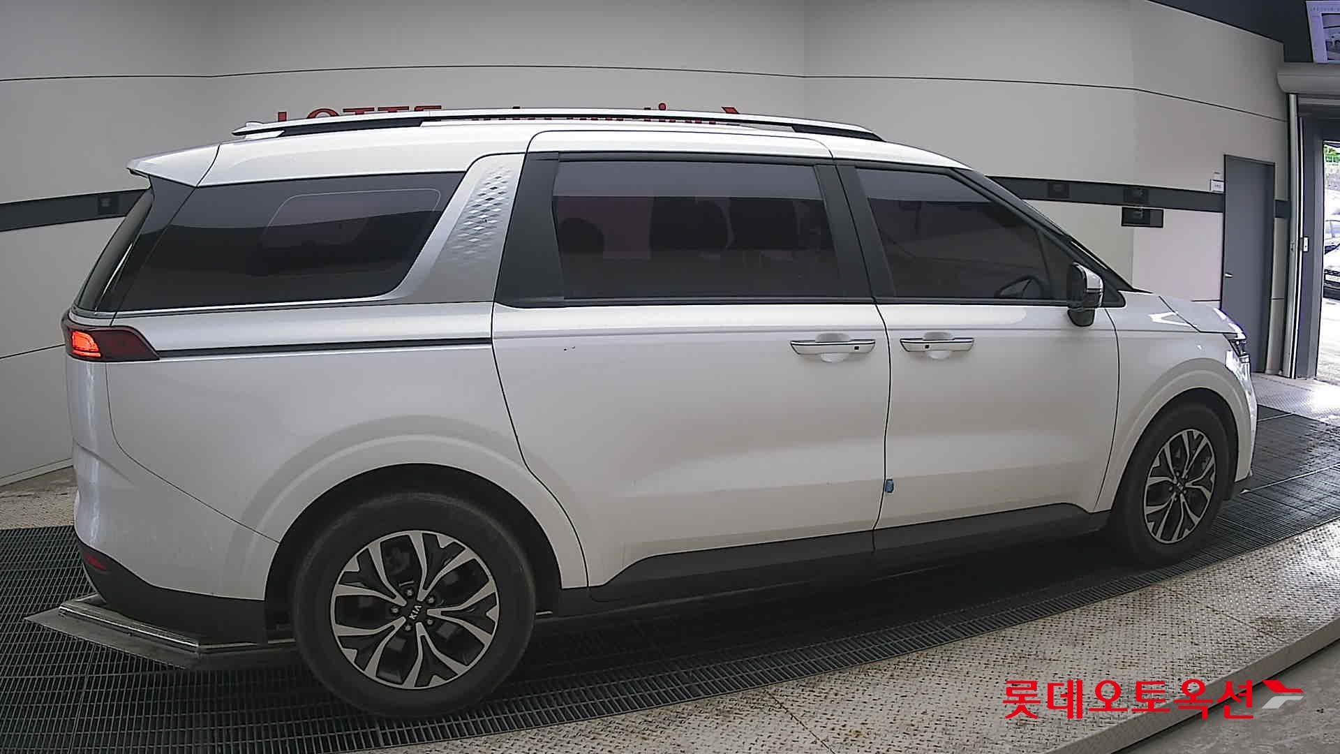 2021 - kia carnival