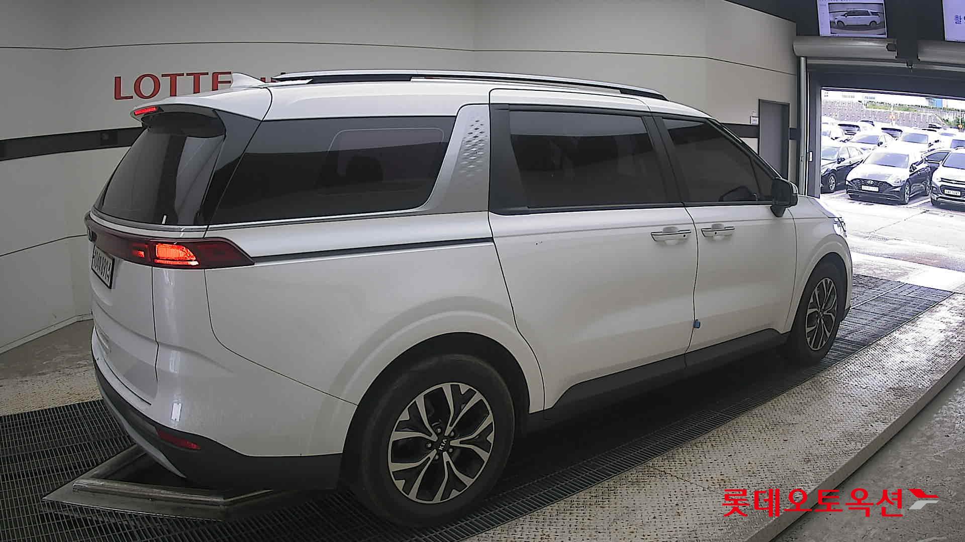 2021 - kia carnival