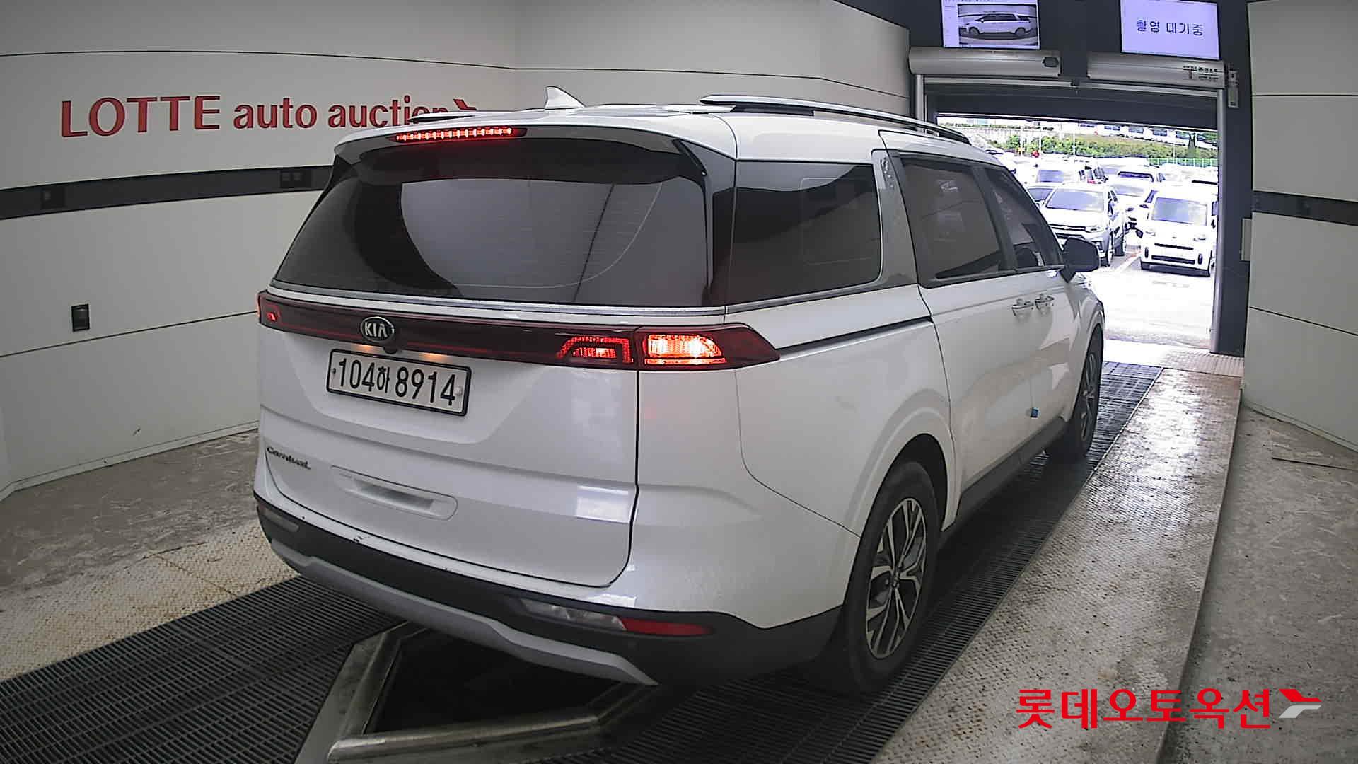 2021 - kia carnival