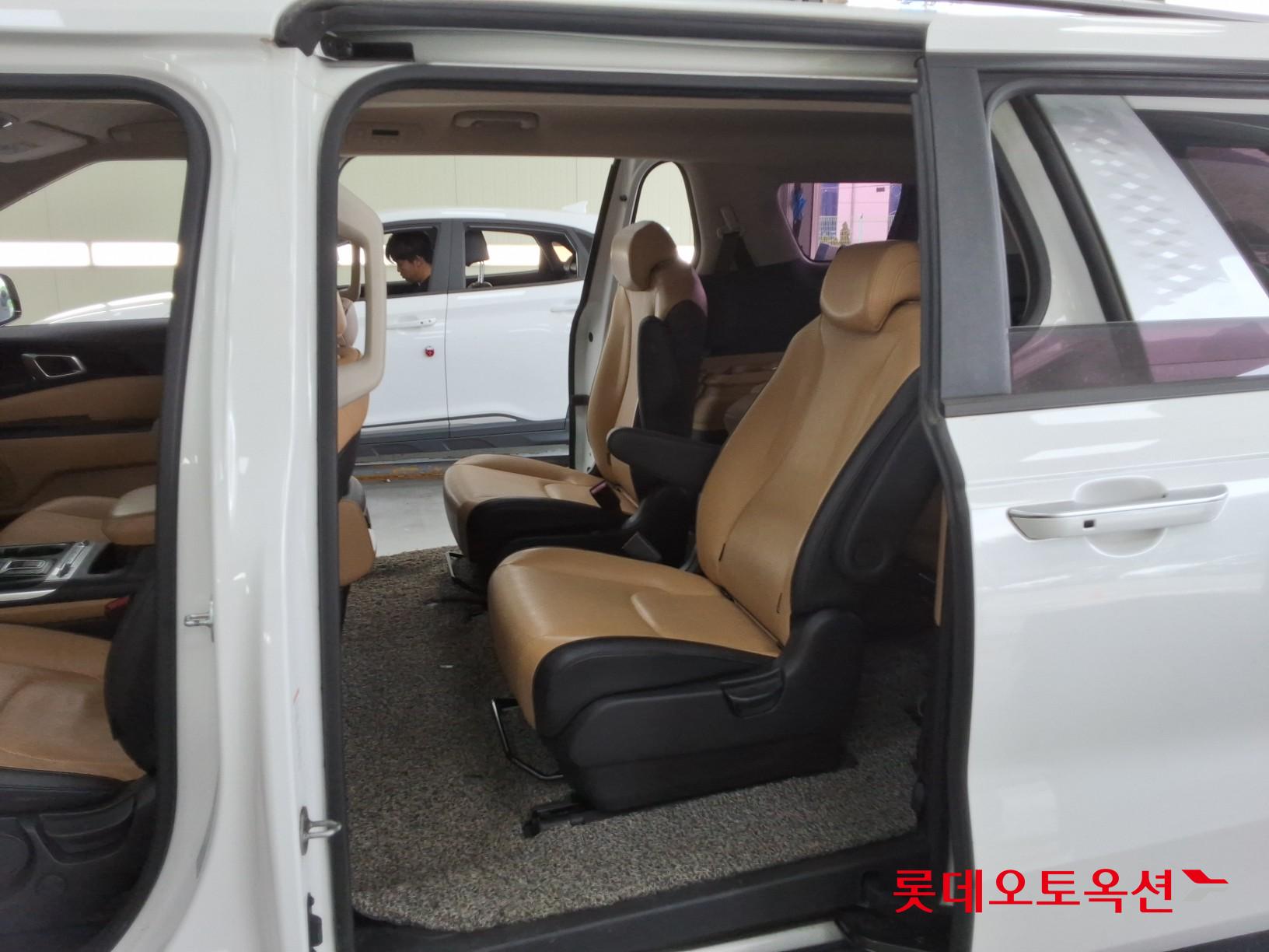 2021 - kia carnival
