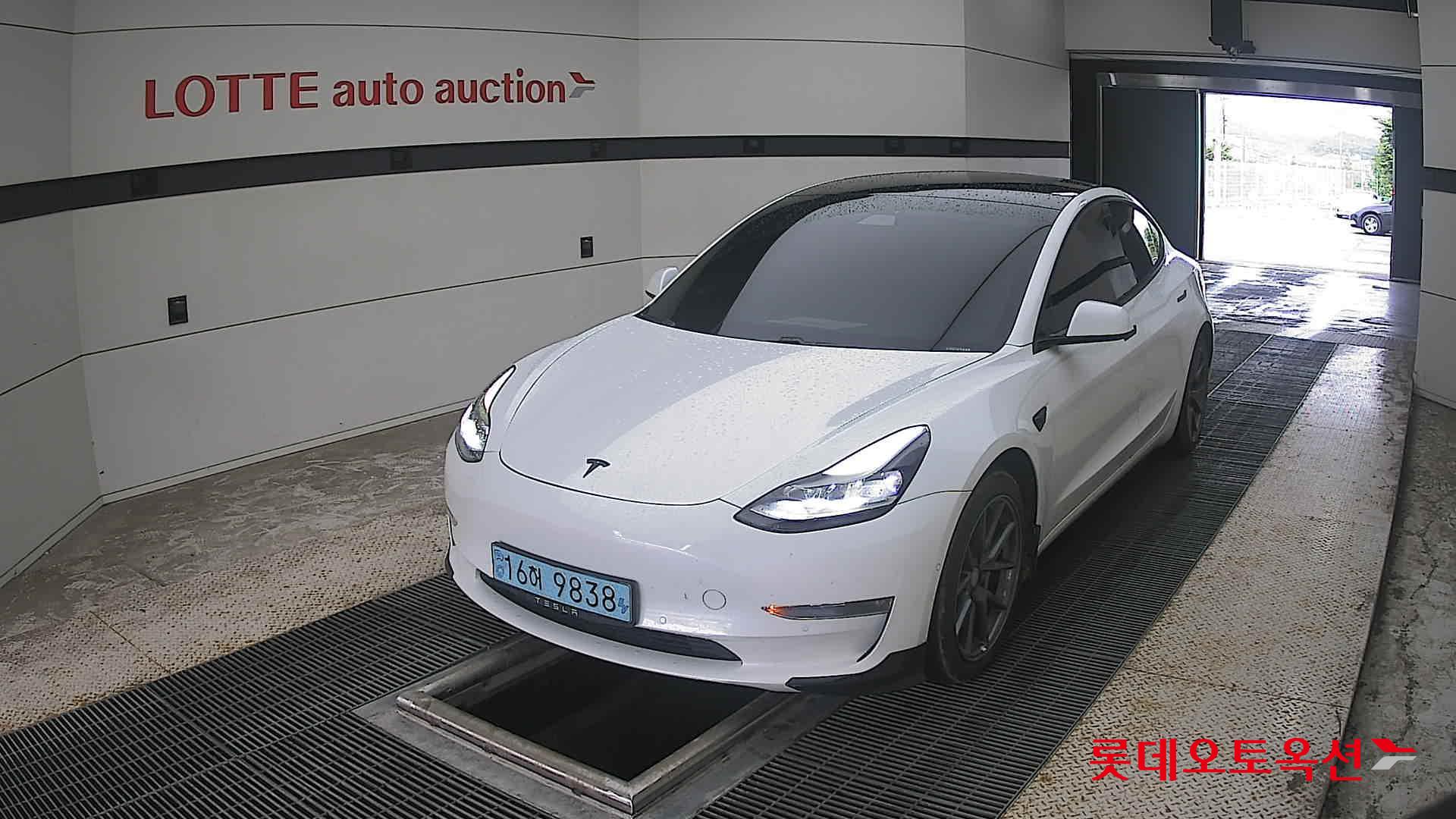 2021 - tesla model 3