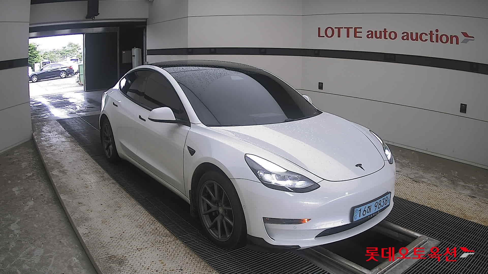 2021 - tesla model 3
