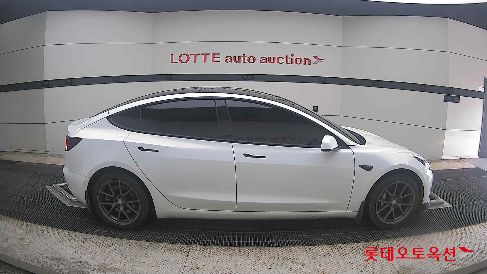 2021 - tesla model 3