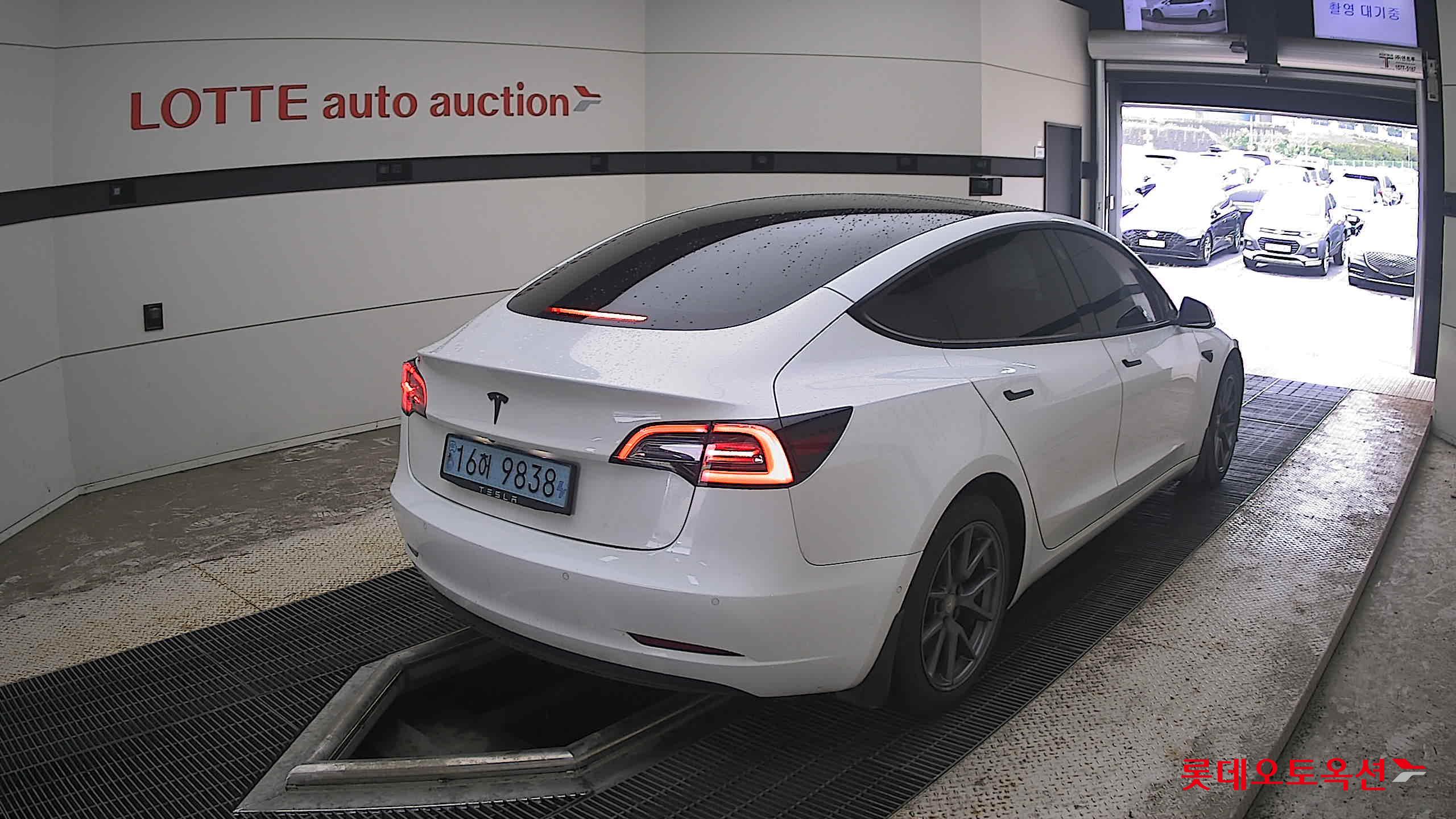2021 - tesla model 3