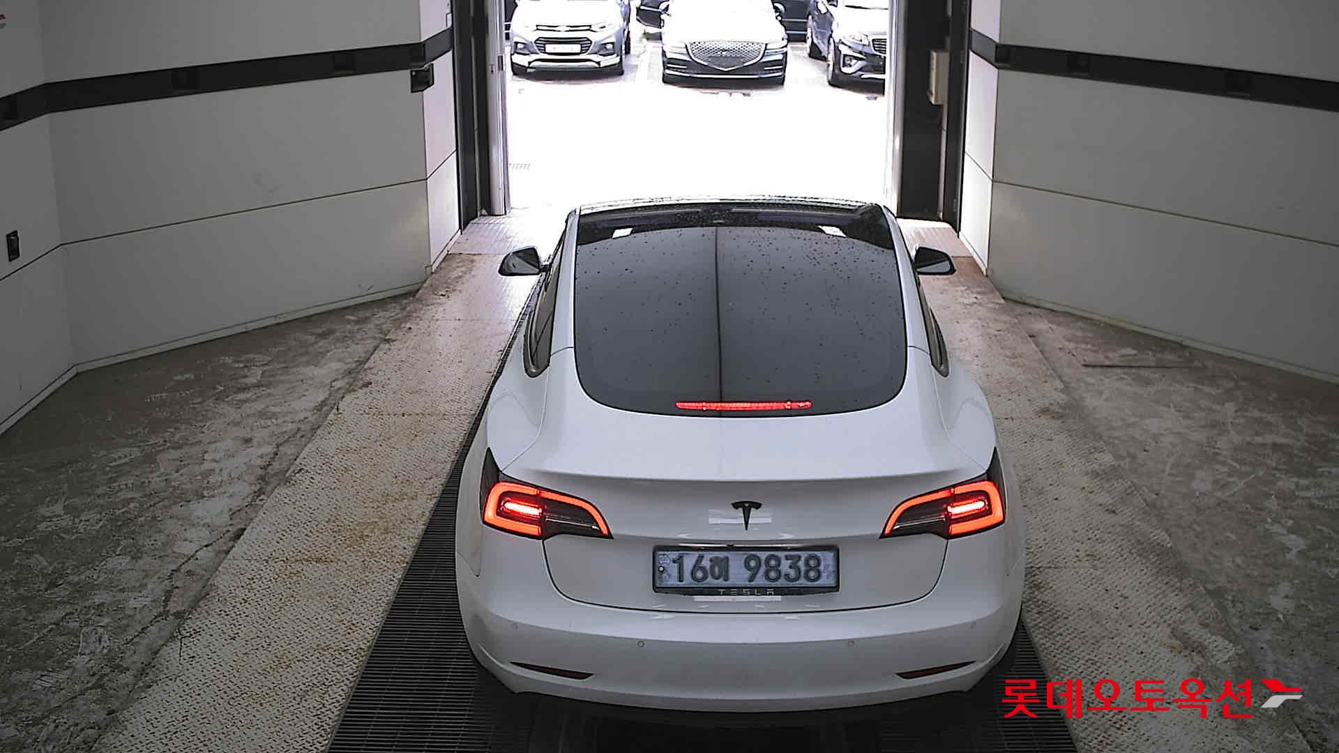 2021 - tesla model 3