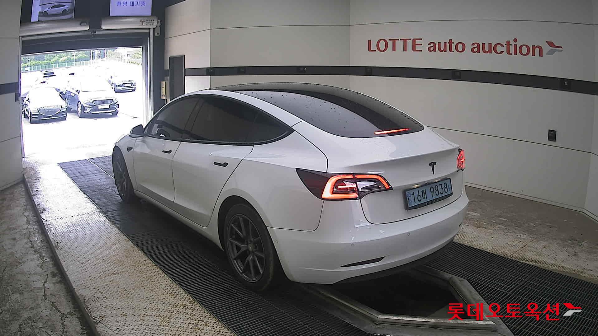 2021 - tesla model 3