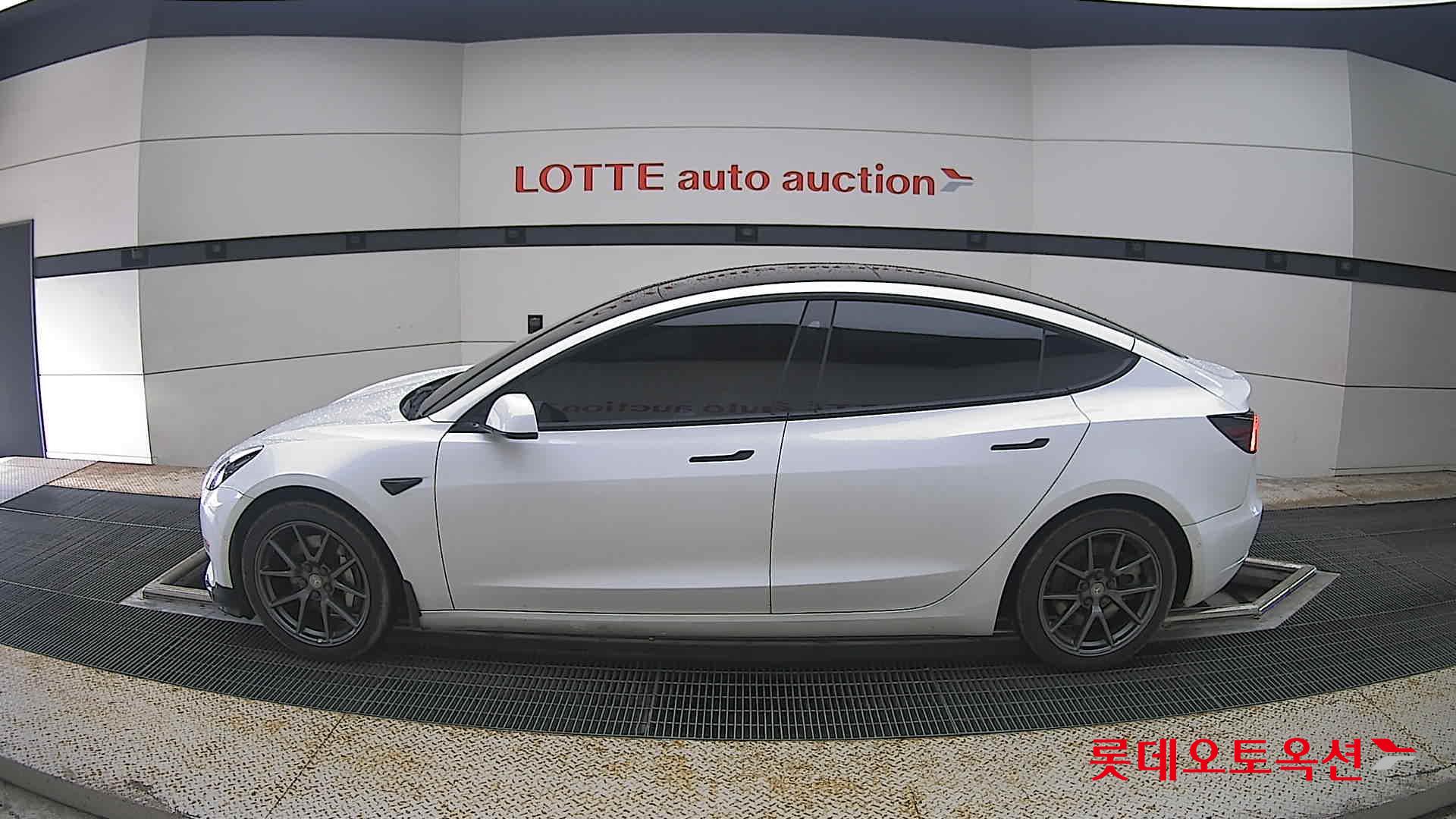 2021 - tesla model 3