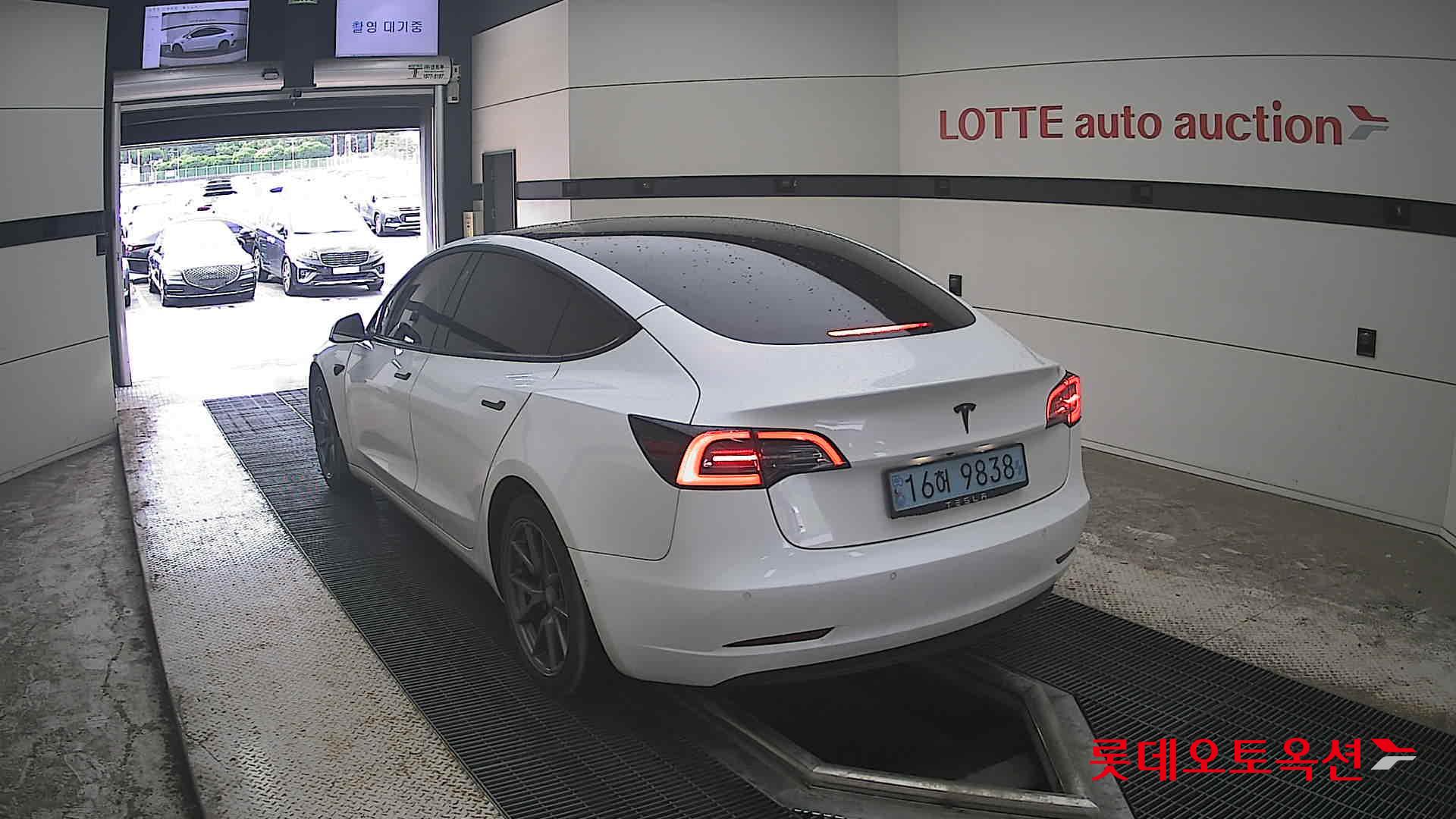 2021 - tesla model 3