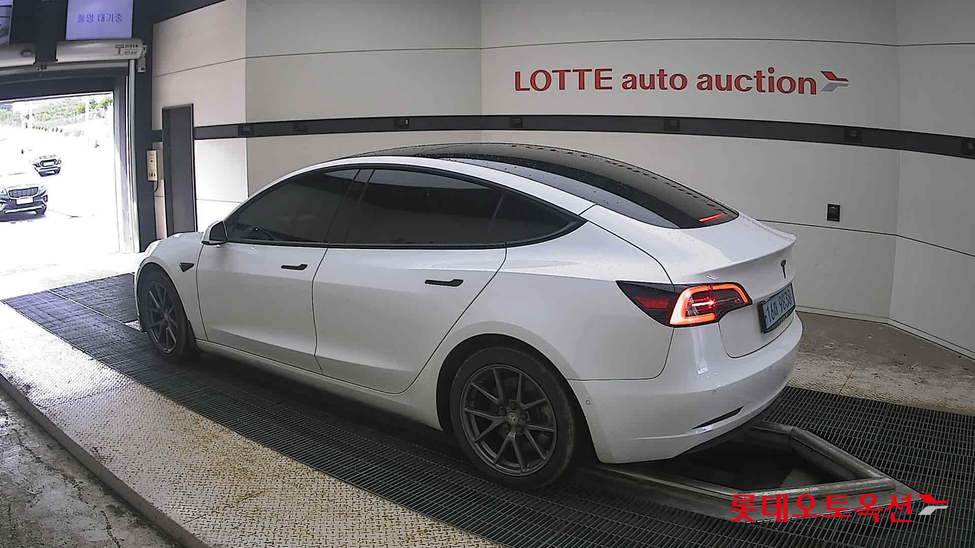 2021 - tesla model 3