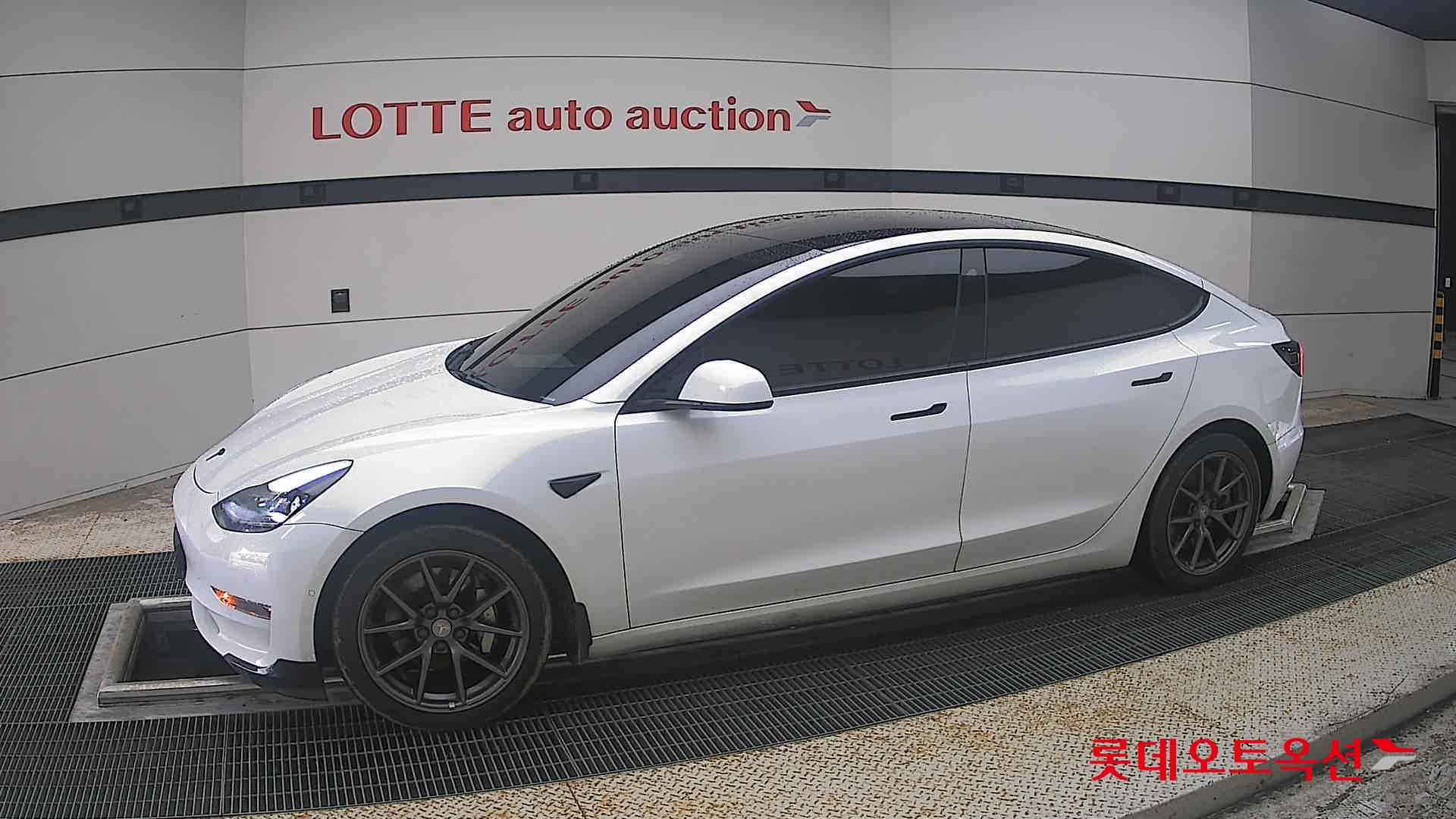 2021 - tesla model 3