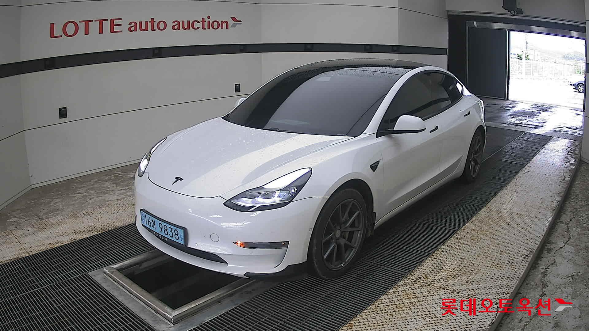 2021 - tesla model 3