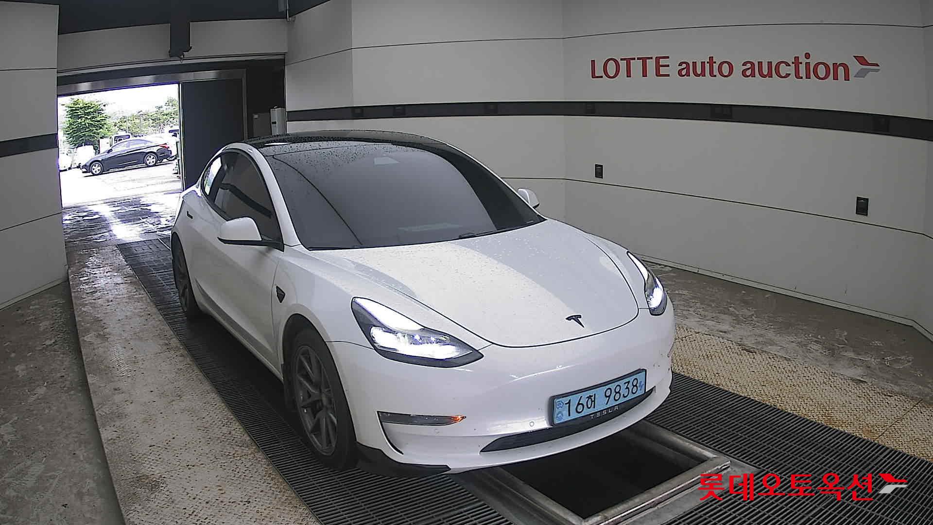 2021 - tesla model 3