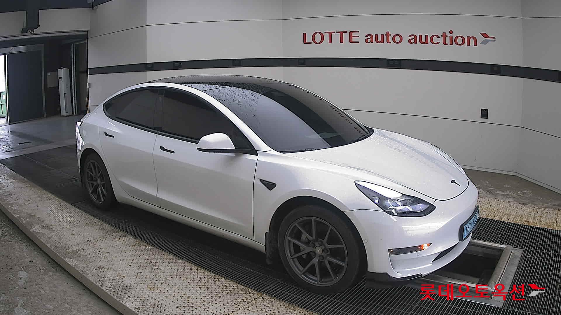 2021 - tesla model 3