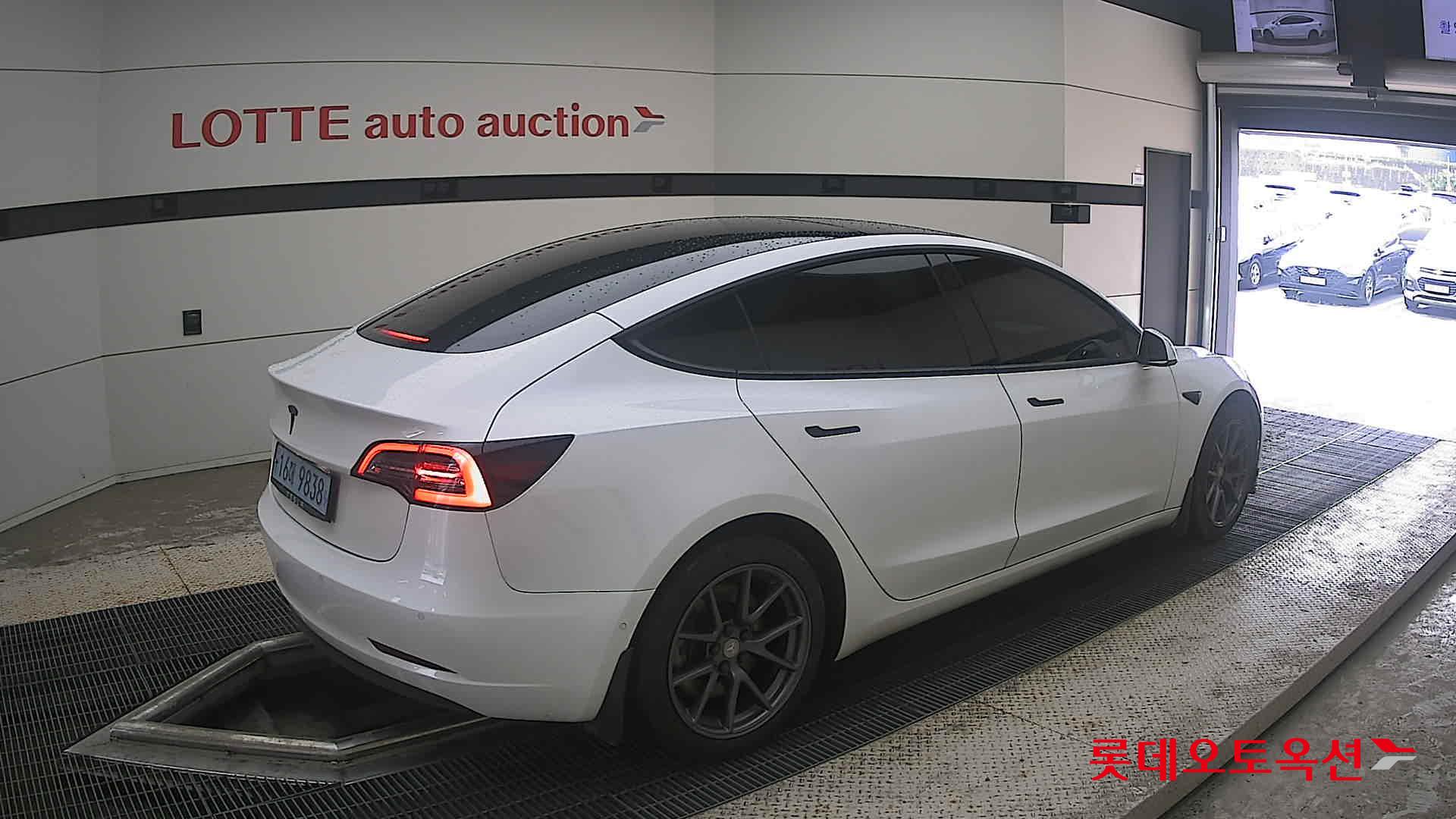 2021 - tesla model 3