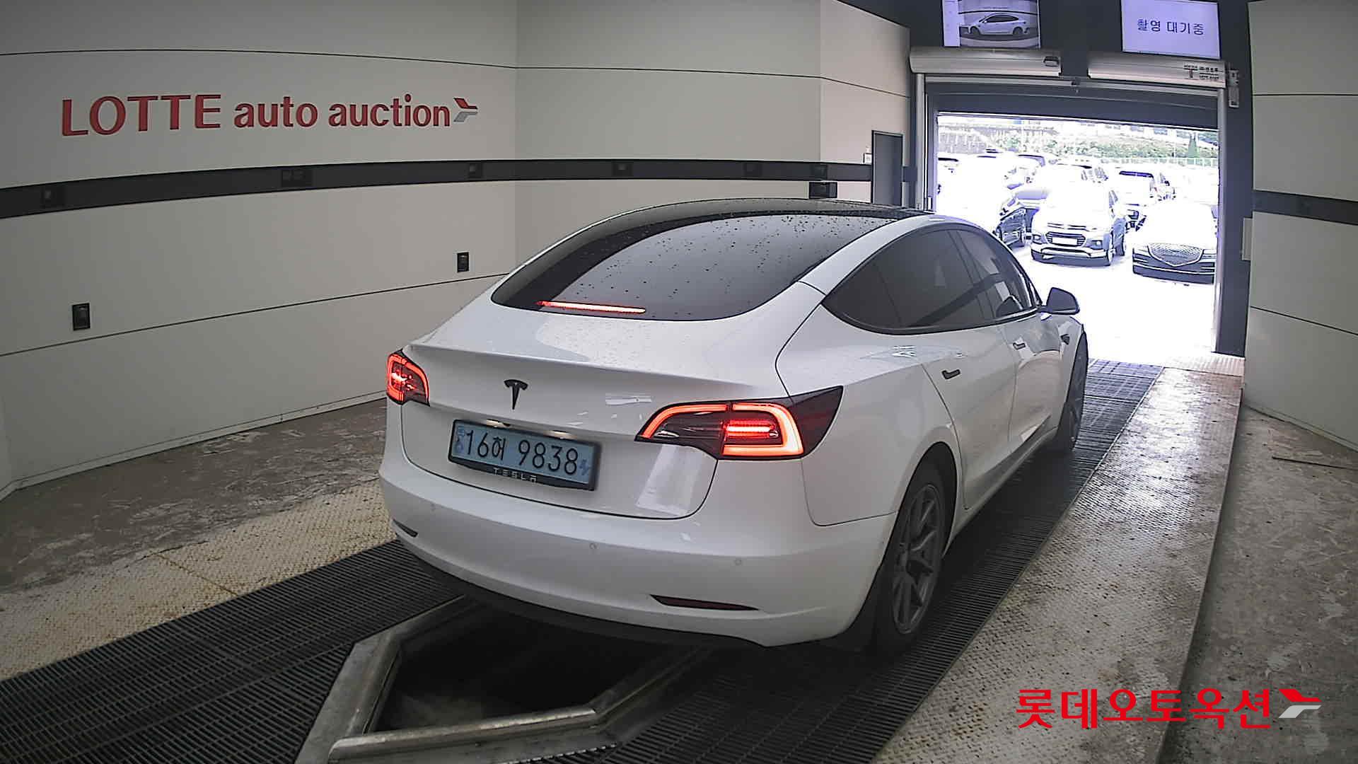 2021 - tesla model 3