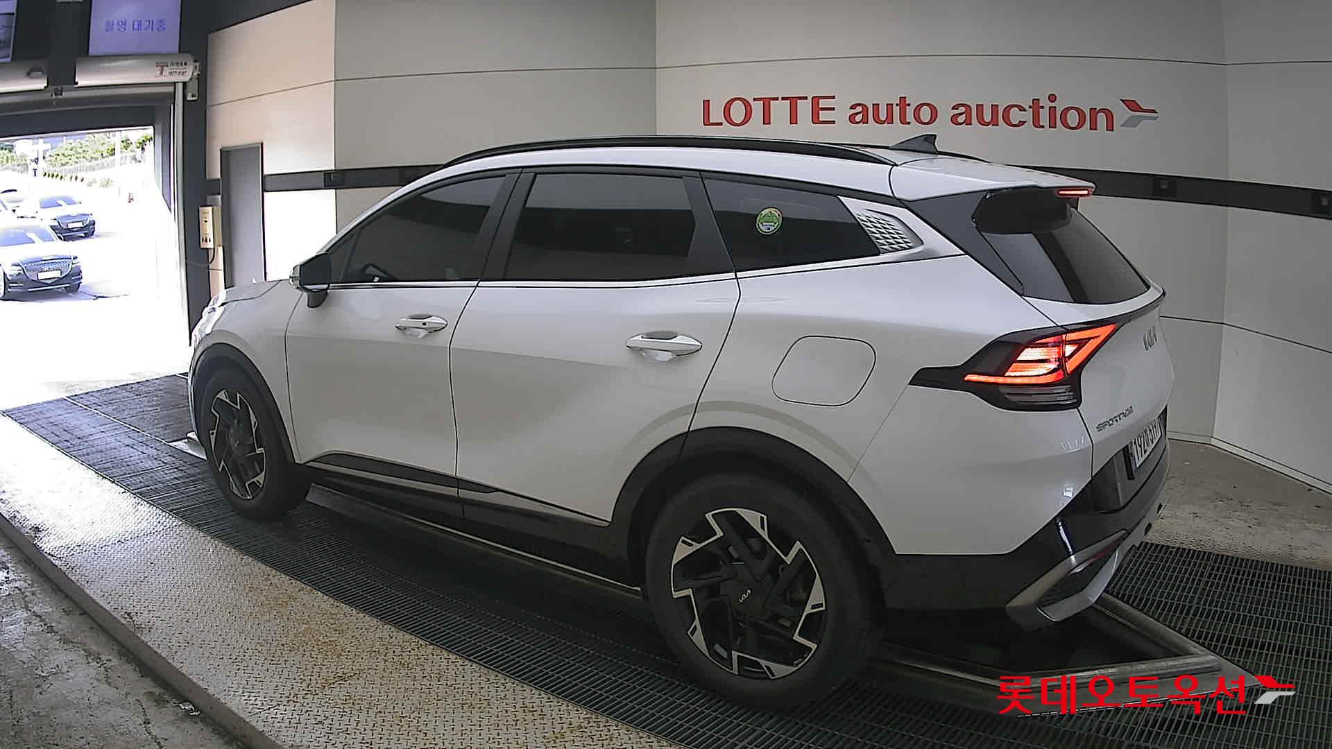 2023 - kia sportage