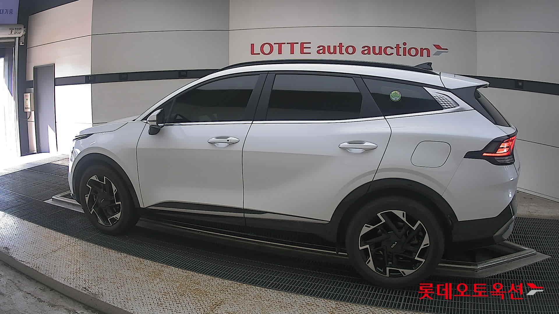 2023 - kia sportage