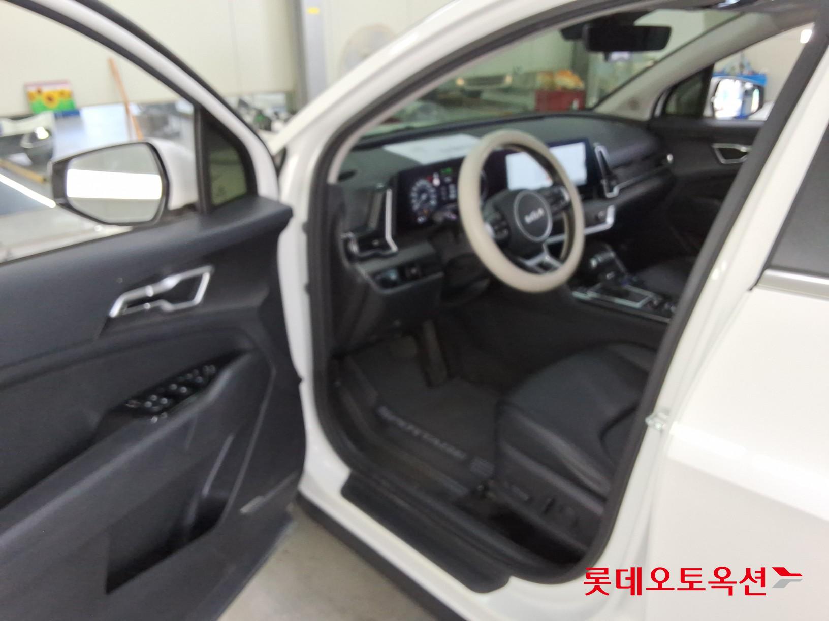 2023 - kia sportage