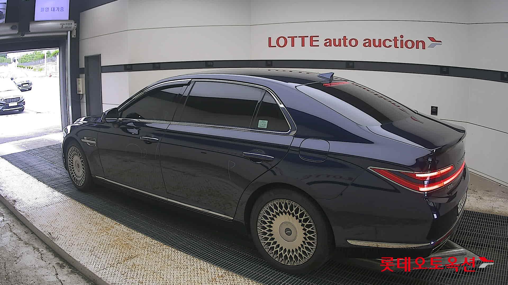 2021 - genesis g90
