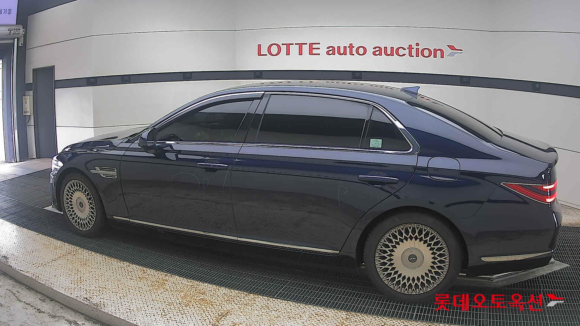2021 - genesis g90