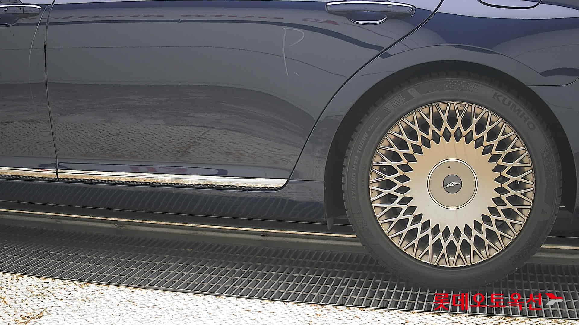 2021 - genesis g90