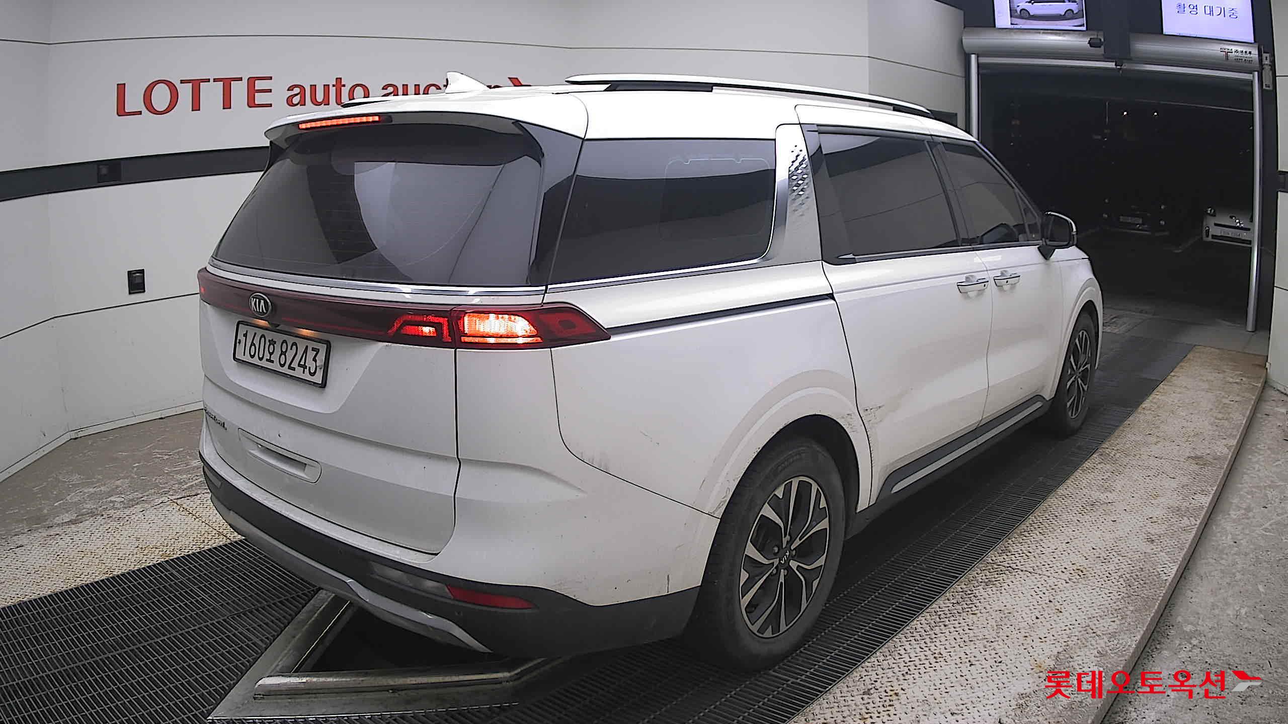 2021 - kia carnival
