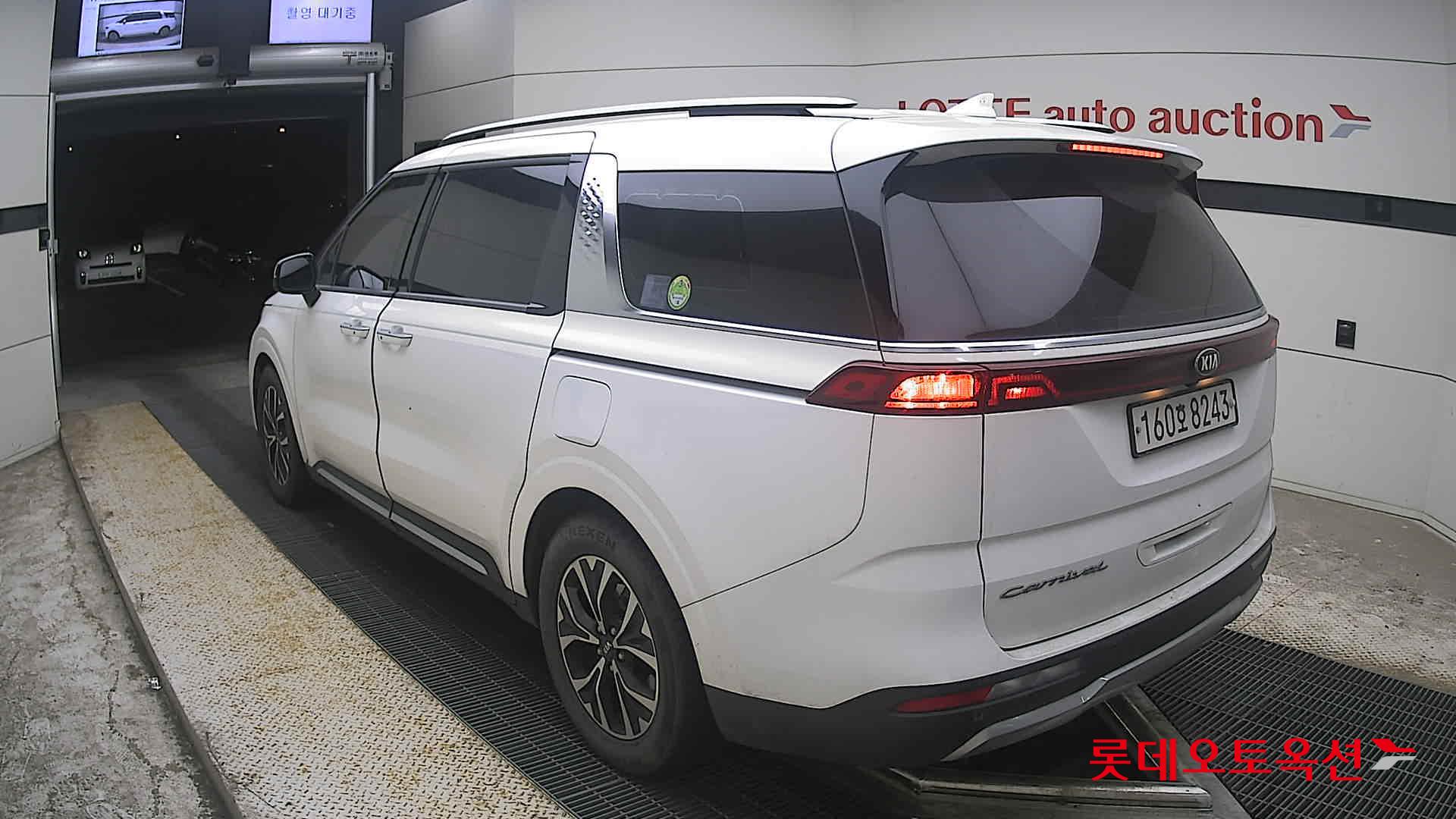 2021 - kia carnival