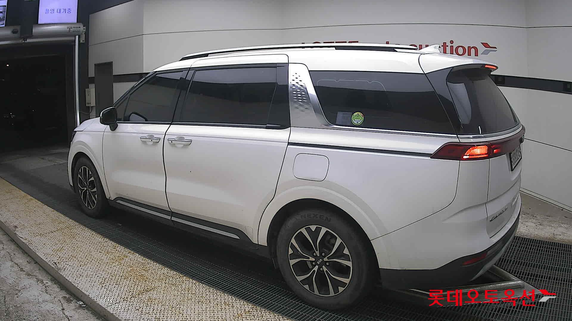 2021 - kia carnival